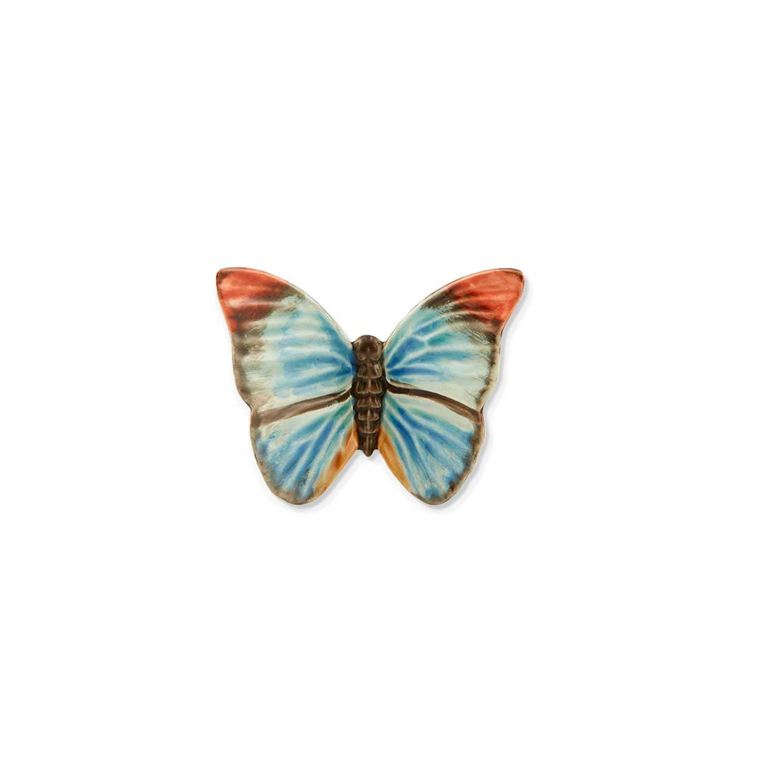 Decoración de pared pequeña de cerámica en forma de mariposa color azul, de la colección Cloudy de Bordallo Pinheiro