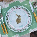 Set de Vajilla Spring Bunny con 4 Platos Trinche con Borde de Flores, 4 Platos para Ensalada con Conejo y 4 platos para Pan con Guirnalda de Flores.