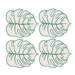 Servilletas cocteleras en forma de hoja monstera en color arena con orilla bordada verde, marca Zash