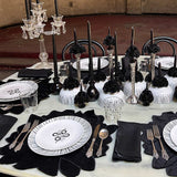 Set Vajilla Culebra en Blanco con 4 Platos Trinche Blancos con Rayas Negras, 4 Bowls Blancos con Rayas Negras y 4 Platos de Ensalada de Culebra. Total 12 piezas