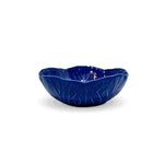 Bowl de cerámica en forma de hoja de repollo en color azul cobalto, marca Zash
