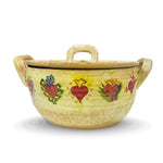 Sopera de barro artesanal mexicano pintado a mano con corazones de milagritos, marca Huakal