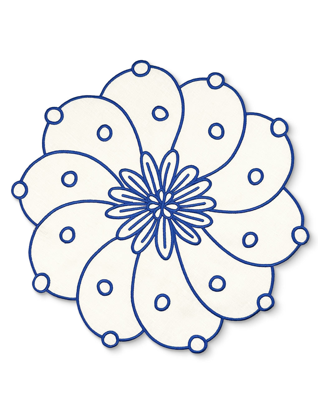 Individual Identidad en Lino Blanco con Bordado de Biznaga en Azul, diseñada por Sofía Aspe Interiorismo para Zash