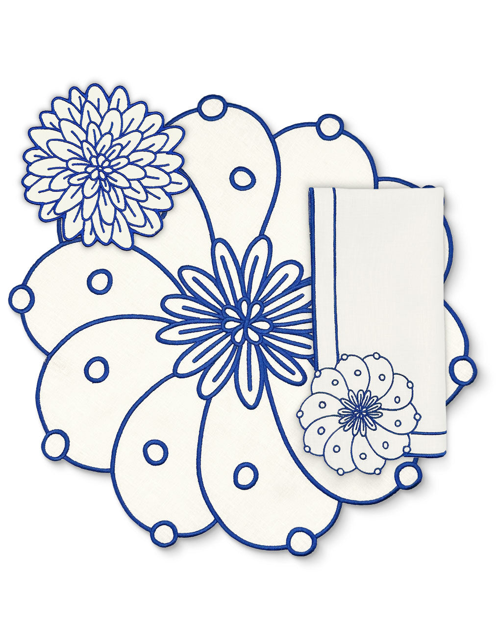 Set de Mantelería Identidad con Individuales, Servilletas y Coasters en Lino Blanco con Bordado en Azul, diseñado por Sofía Aspe Interiorismo para Zash