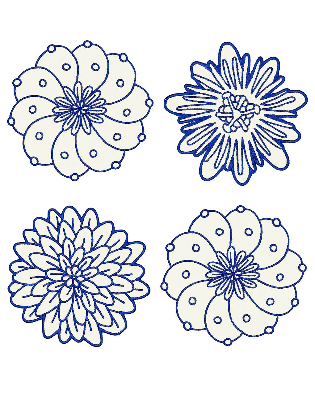 Set de 4 Coasters Identidad en Lino Blanco con Bordado de Biznaga, Paciflora y Dalia Azules, diseñado por Sofía Aspe Interiorismo para Zash