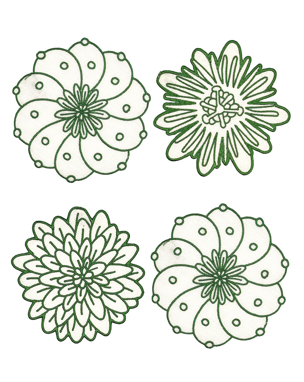 Set de 4 Coasters Identidad en Lino Blanco con Bordado de Biznaga, Paciflora y Dalia Verdes, diseñado por Sofía Aspe Interiorismo para Zash