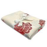 Mantel de Mesa Rectangular en Lino Blanco con Flores Rojas 5 x 2.7m, de la colección Identidad diseñada por Sofía Aspe Interiorismo para Zash