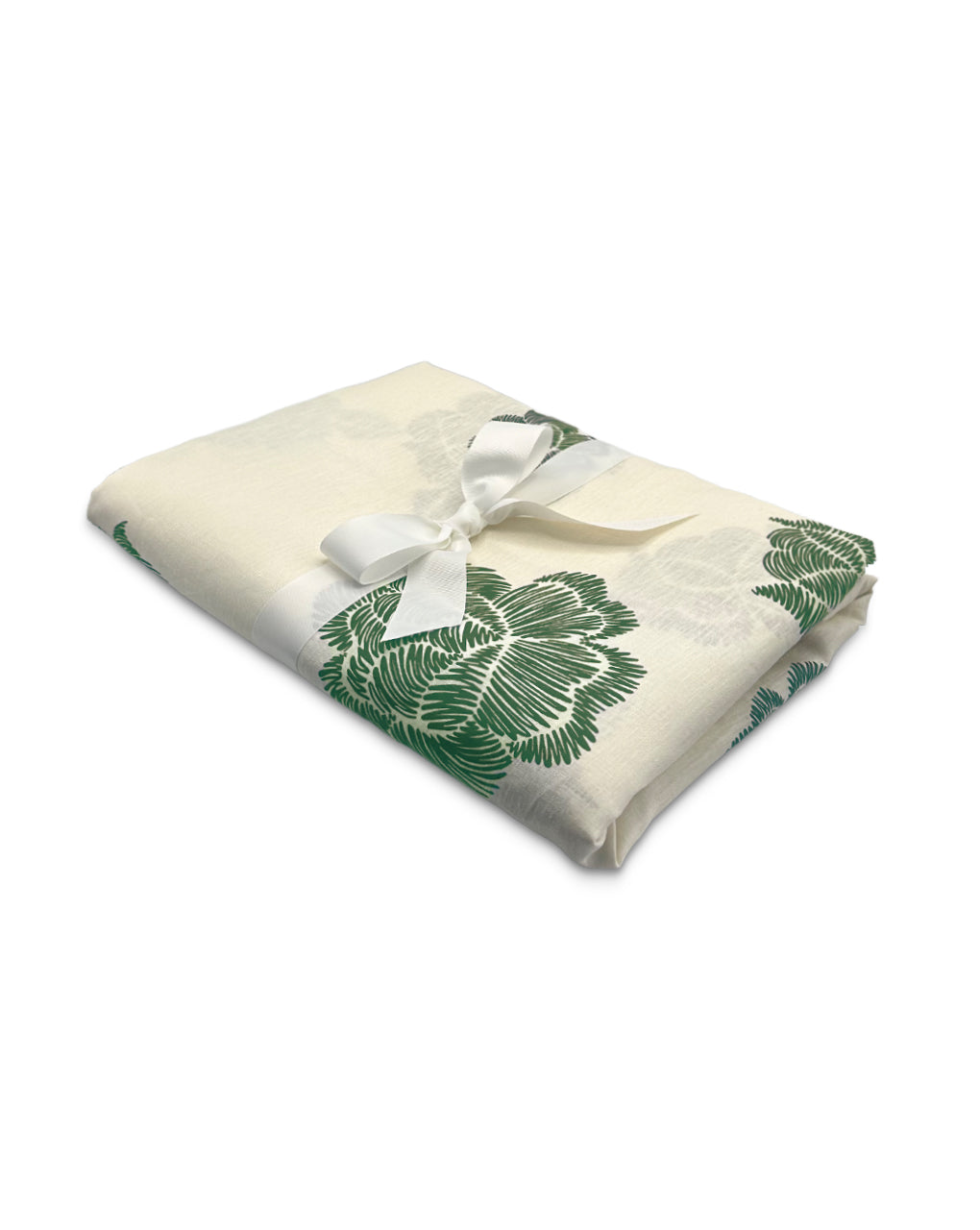 Mantel de Mesa Rectangular en Lino Blanco con Flores Verdes 3.7 x 2.7m, de la colección Identidad diseñada por Sofía Aspe Interiorismo para Zash