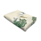 Mantel de Mesa Rectangular en Lino Blanco con Flores Verdes 3.7 x 2.7m, de la colección Identidad diseñada por Sofía Aspe Interiorismo para Zash