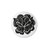 Plato de pan con flor negra de la colección Identidad diseñada por Sofía Aspe Interiorismo para Zash