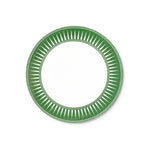 Plato para ensalada de porcelana blanco con orilla verde con rayos, de la colección Identidad diseñada por Sofía Aspe Interiorismo para Zash