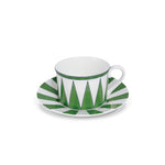 Taza de té de porcelana blanca con rayas verdes, de la colección Identidad diseñada por Sofía Aspe Interiorismo para Zash
