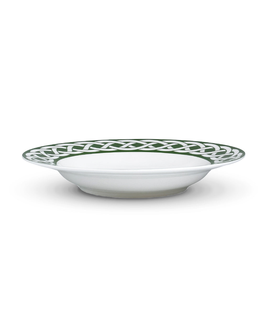 Plato sopero de porcelana blanco con orilla decorada en verde, de la colección Identidad diseñada por Sofía Aspe Interiorismo para Zash