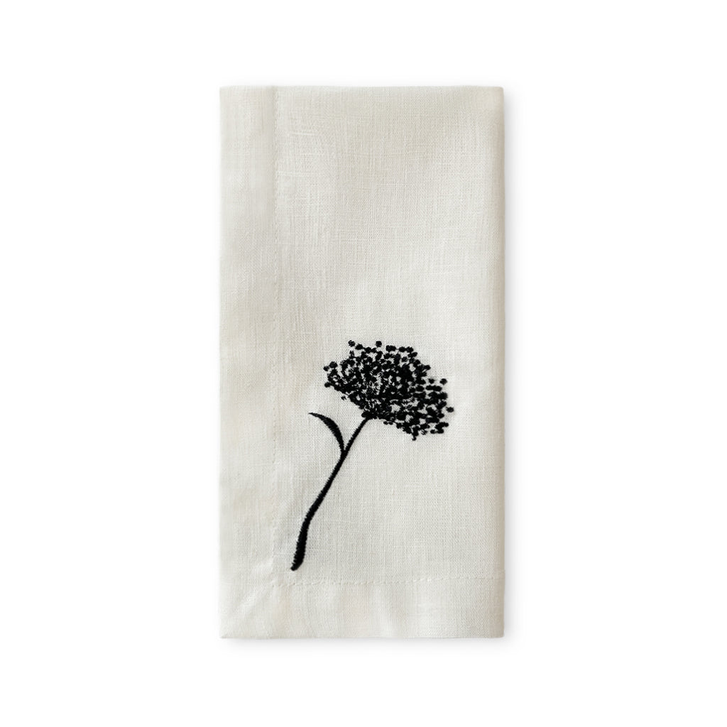 Servilleta de lino blanco con flor Hortensia bordada en negro, marca Zash