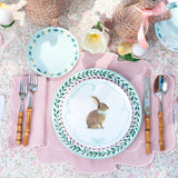 Set de Vajilla con 4 Platos Trinche de Guirnalda con Borde de Flores con 4 Platos de Ensalada con Conejo.