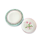 Set de vajilla de porcelana con platos trinche con borde de flores y paltos de ensalada con lisianthus rosa, marca Zash