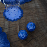 Coasters Vivi en Lino Azul con Bordado de Pelitos. Set de 4