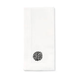 Servilleta de lino blanco con bordado de coral de mar en negro, marca Zash