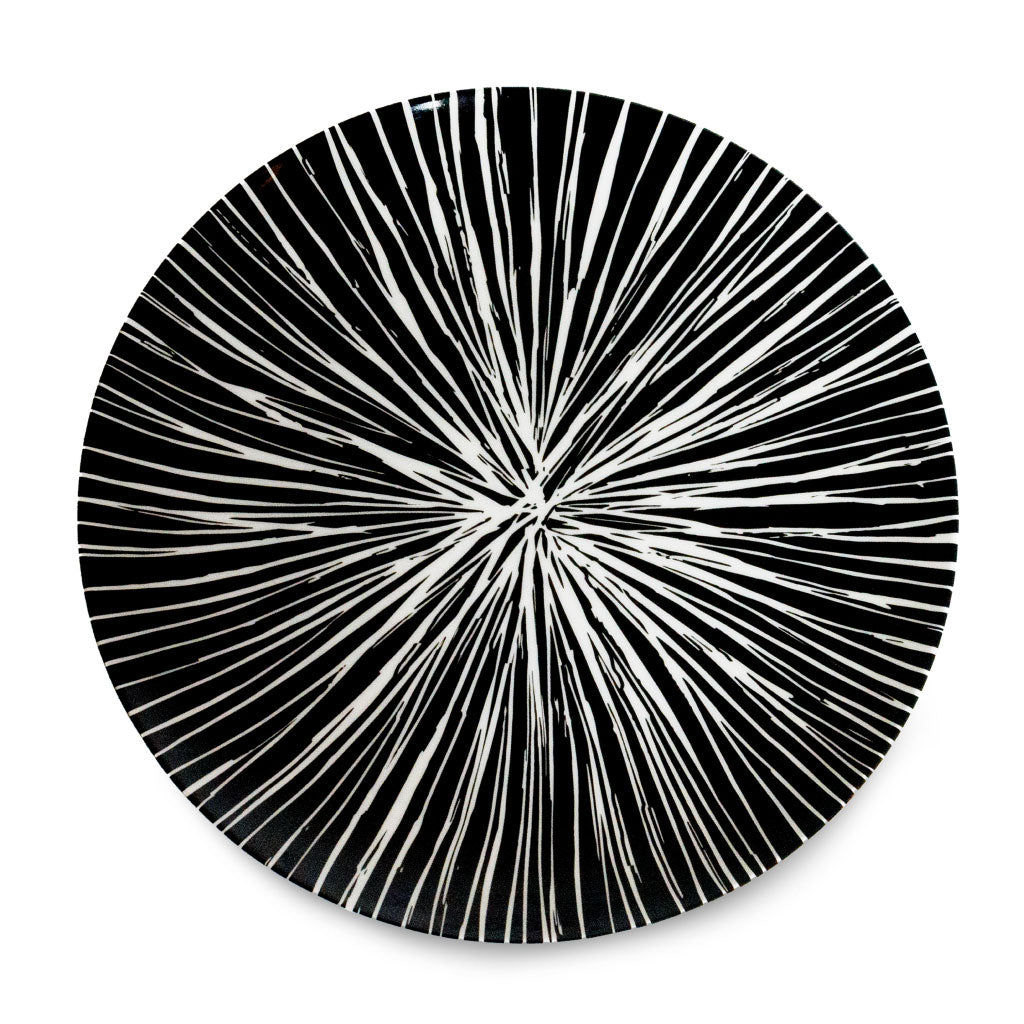 Plato grande trinche de porcelana marca Zash, negro con rayas blancas