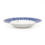 Plato sopero  con orilla azul con rayas blancas de porcelana marca Zash