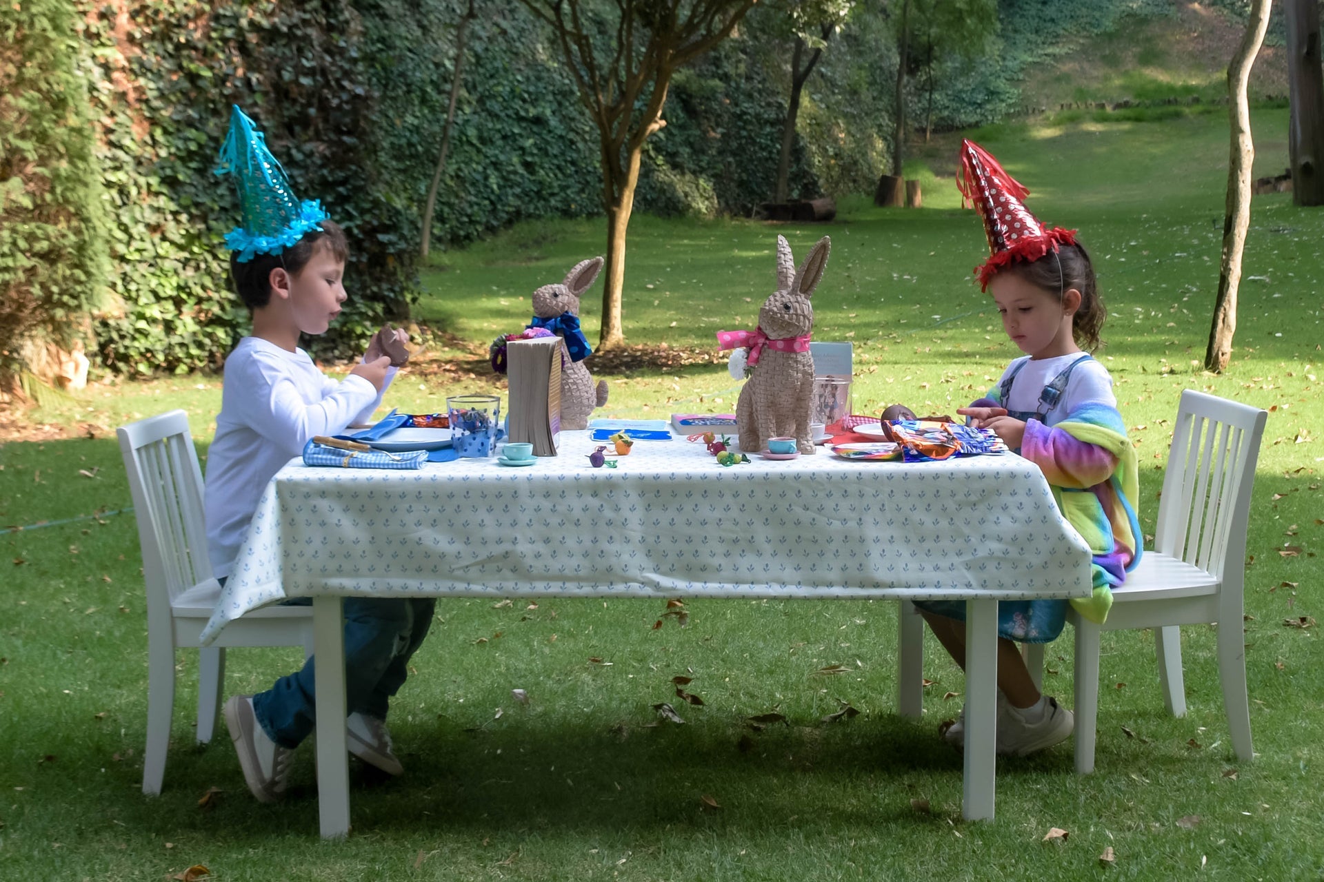 CUANDO LOS NIÑOS PONEN LA MESA