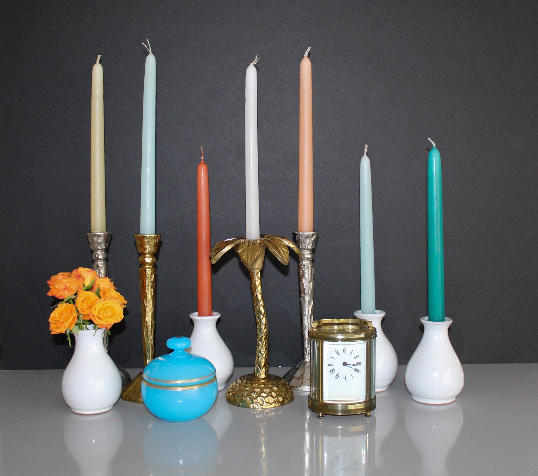 VELAS: LOS RITUALES, SUS COLORES Y LAS MESAS CHULAS