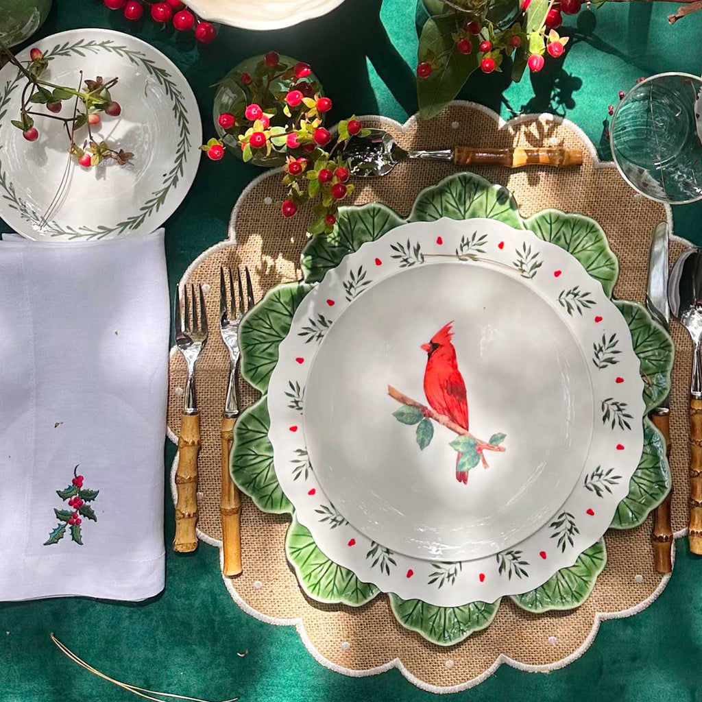 Set Completo de Vajilla Red Bird para 4 Personas con Platos Trinche con Ondas y Cerezas Navideñas, Platos de Ensalada con Cardenal y Platos de Pan con Guirnalda Verde