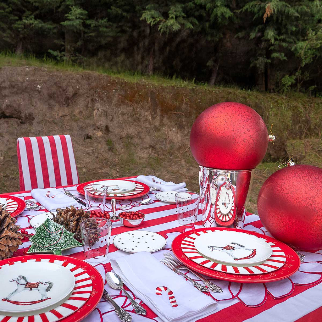 Set de Vajilla Christmas Horse con Platos Trinche Candy Cane Rojo y Platos para Ensalada Rocking Horse. Set para 4 personas