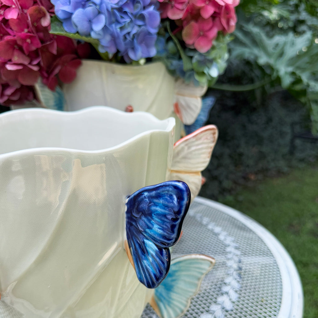 Florero Grande con Mariposas. 37 cm.