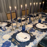 Servilleta en Lino Blanco con Bordado de Moñito Azul. Set de 4