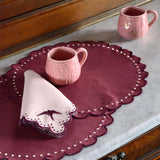 Set de 4 Servilletas Little Daisy Bordado Golondrina en Lino Palo de Rosa