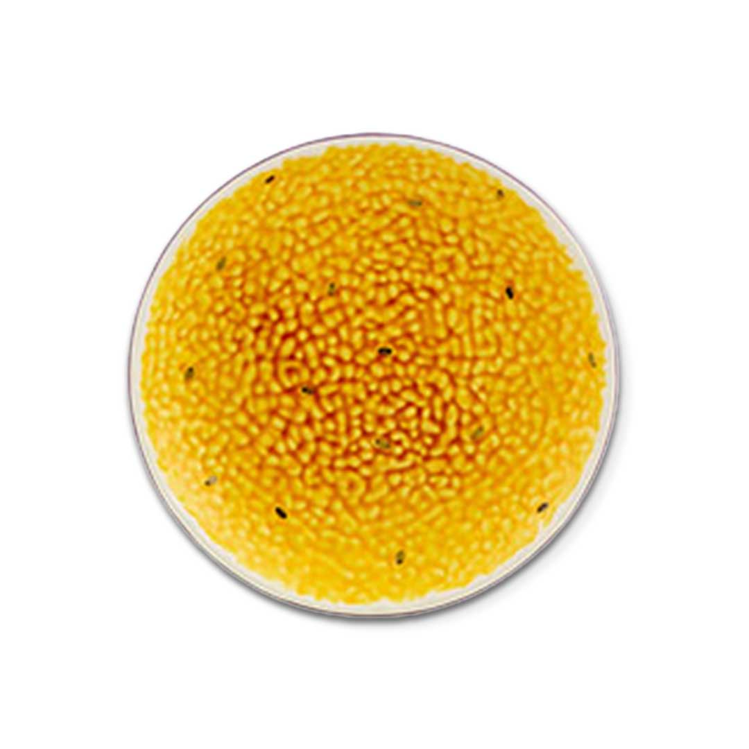 Plato de ensalada de cerámica amarilla en forma de fruta maracuyá, marca Bordallo Pinheiro 