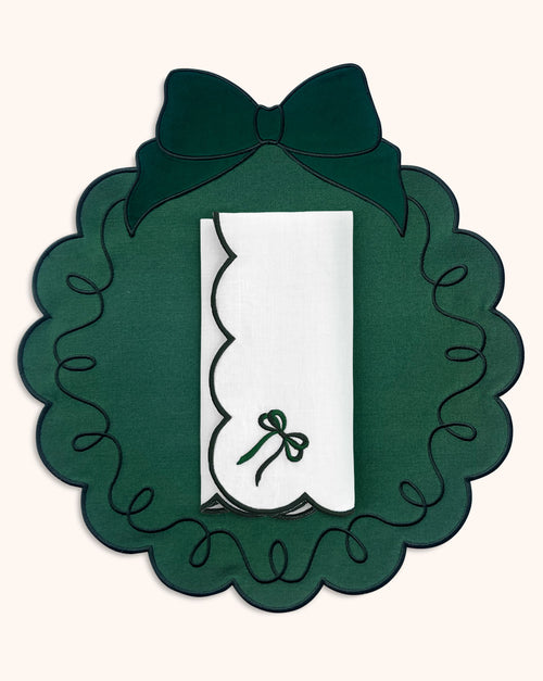Set de Mantelería con 4 Individuales Moño Verde con Terciopelo Verde y 4 Servilletas Daisy con Moño Verde. Colección Navidad.
