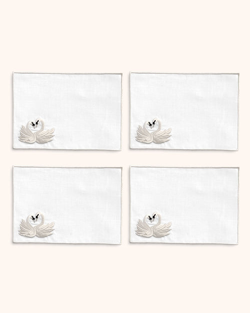 Coctelera de Cisne en Lino con Bordado Ivory. Set de 4