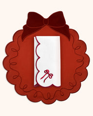 Set de Mantelería con 4 Individuales Moño Rojo con Terciopelo Rojo y 4 Servilletas Daisy con Moño Rojo. Colección Navidad.