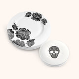 Set de Vajilla con 4 Platos Trinche Identidad Negro y 4 Platos Ensalada con Calavera