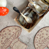 Cocteleras en Forma de Hongo de Yute con Orilla Bordada. Set de 4