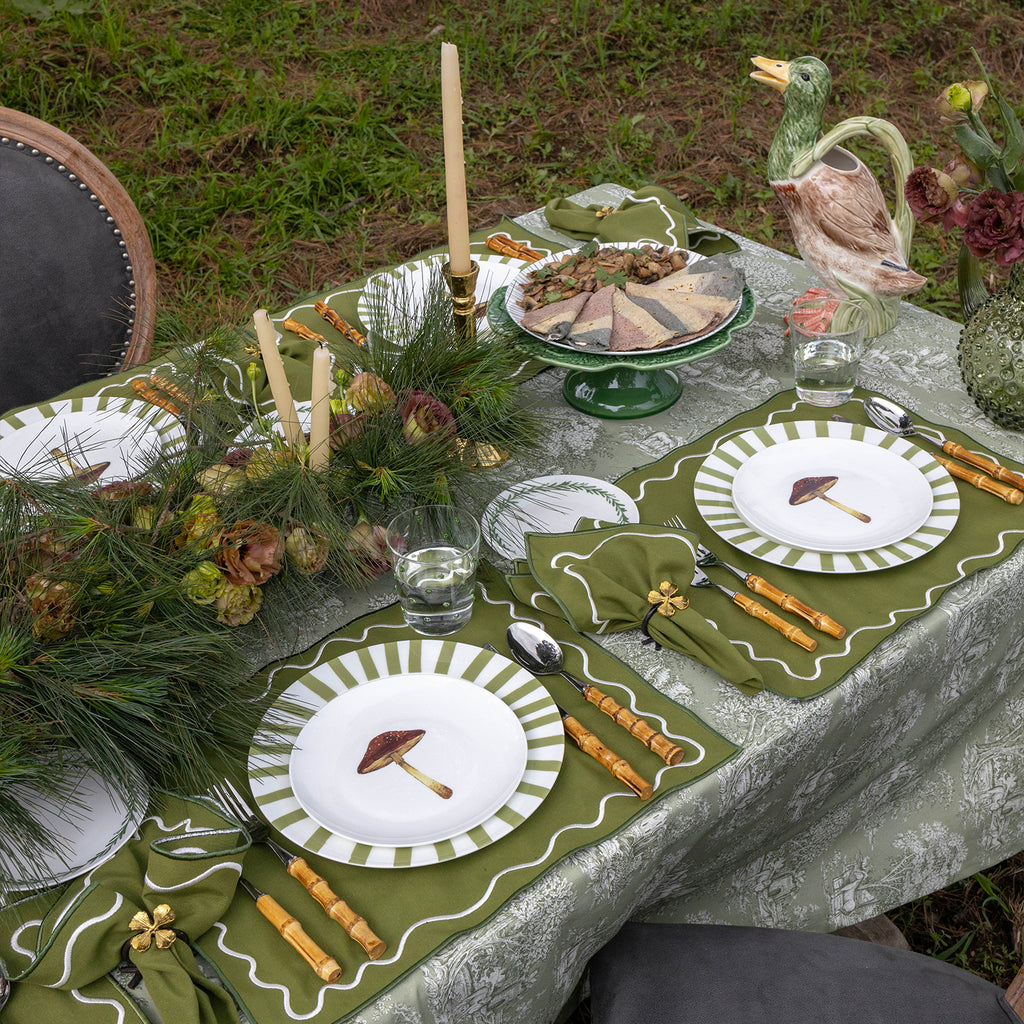 Set de Vajilla con Platos para Ensalada con Hongo y Platos Trinche Candy Cane Verde Olivo. Set para 4 personas