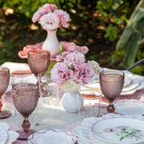 Vajilla con Platos Trinche Candy Cane Rosa Claro y Plato para Ensalada con Claveles Rosas y Liston Rosa. Set de 4