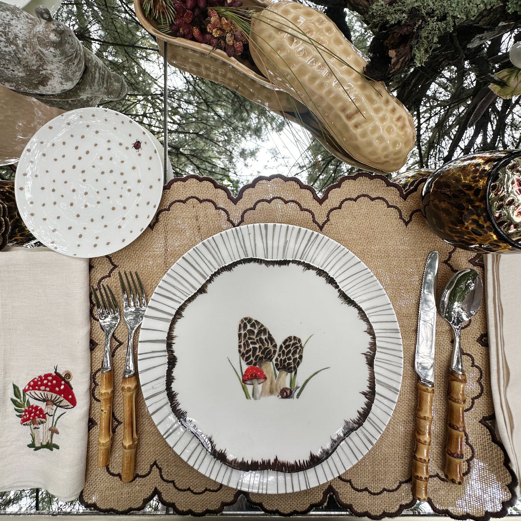 Set de Vajilla con Platos Trinche de Rayas Gris y Platos para Ensalada con Morillas y Borde de Ondas. Set para 4 personas