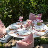Vajilla con Platos Trinche Candy Cane Rosa Claro y Plato para Ensalada con Claveles Rosas y Liston Rosa. Set de 4