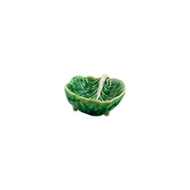 Mini bowl en forma de hoja de repollo verde marca Bordallo Pinheiro