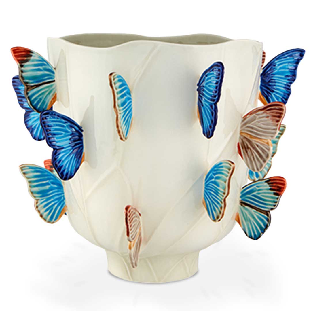Florero extra grande de cerámica crema con mariposas, colección Cloudy de Bordallo Pinheiro