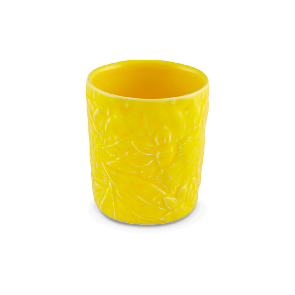 Vaso para agua bajo de cerámica amarilla con motivos de limónes amarillos, de la colección Carmen de Bordallo Pinheiro