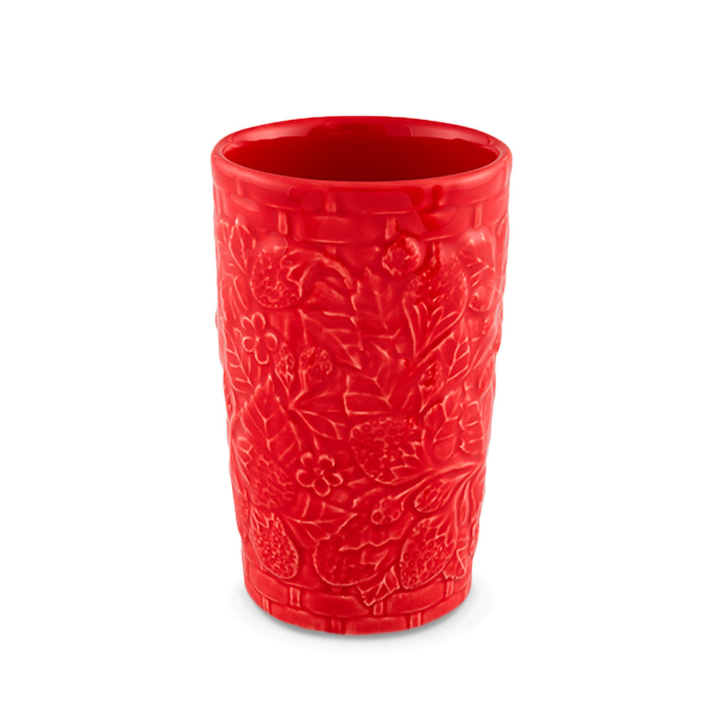 Vaso para agua alto de cerámica con motivos de fresas, colección Carmen marca Bordallo Pinheiro