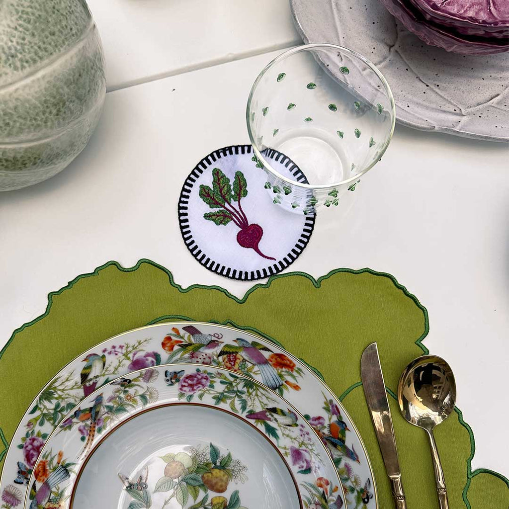 Coasters Veggies en Lino Blanco con Bordado de Verduras. Set de 4