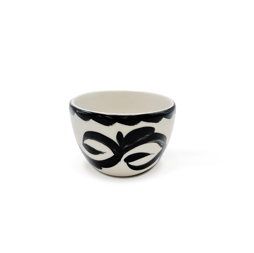 Bowl para salsa de cerámica artesanal pintado a mano en blanco y negro, de Anfora para Zash