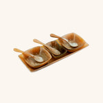 Bandeja con 3 Salseros y 3 Cucharas de Cuerno de Resina