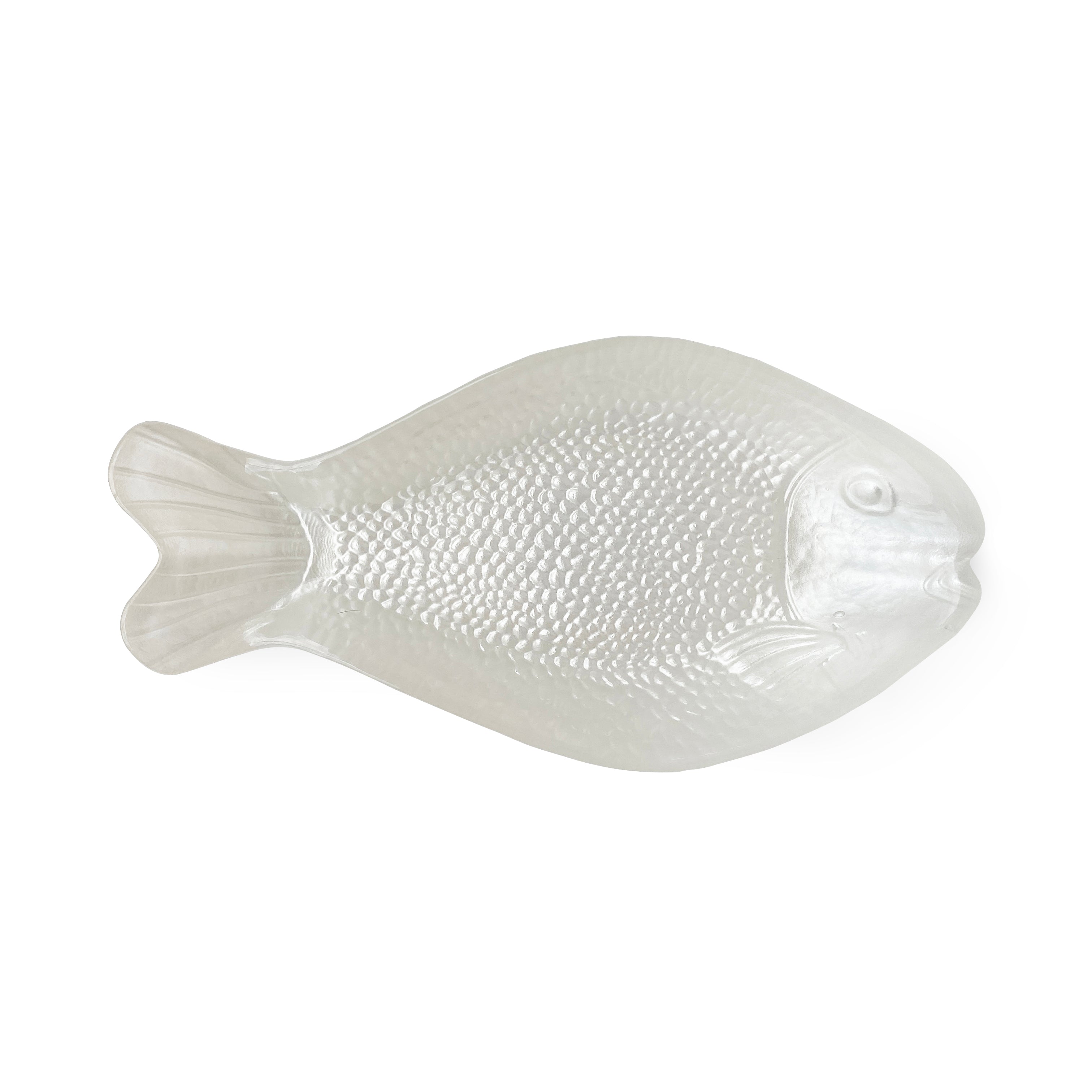 Plato para servir de vidrio en forma de pez blanco aperlado para servir botanas o ceviche en mesas de playa