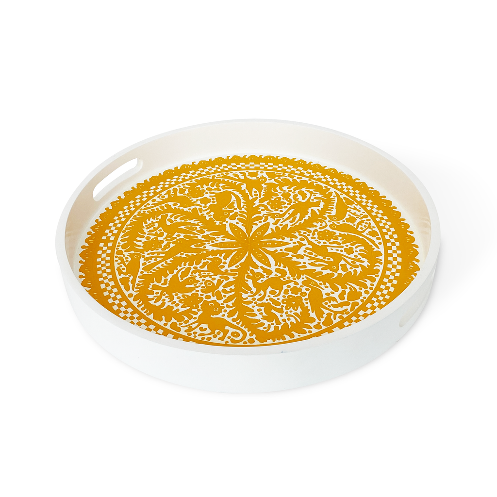 Charola Redonda de madera de Olinalá en Blanco con Amarillo, tallada y pintada a mano de forma artesanal de 40 cm de diámetro